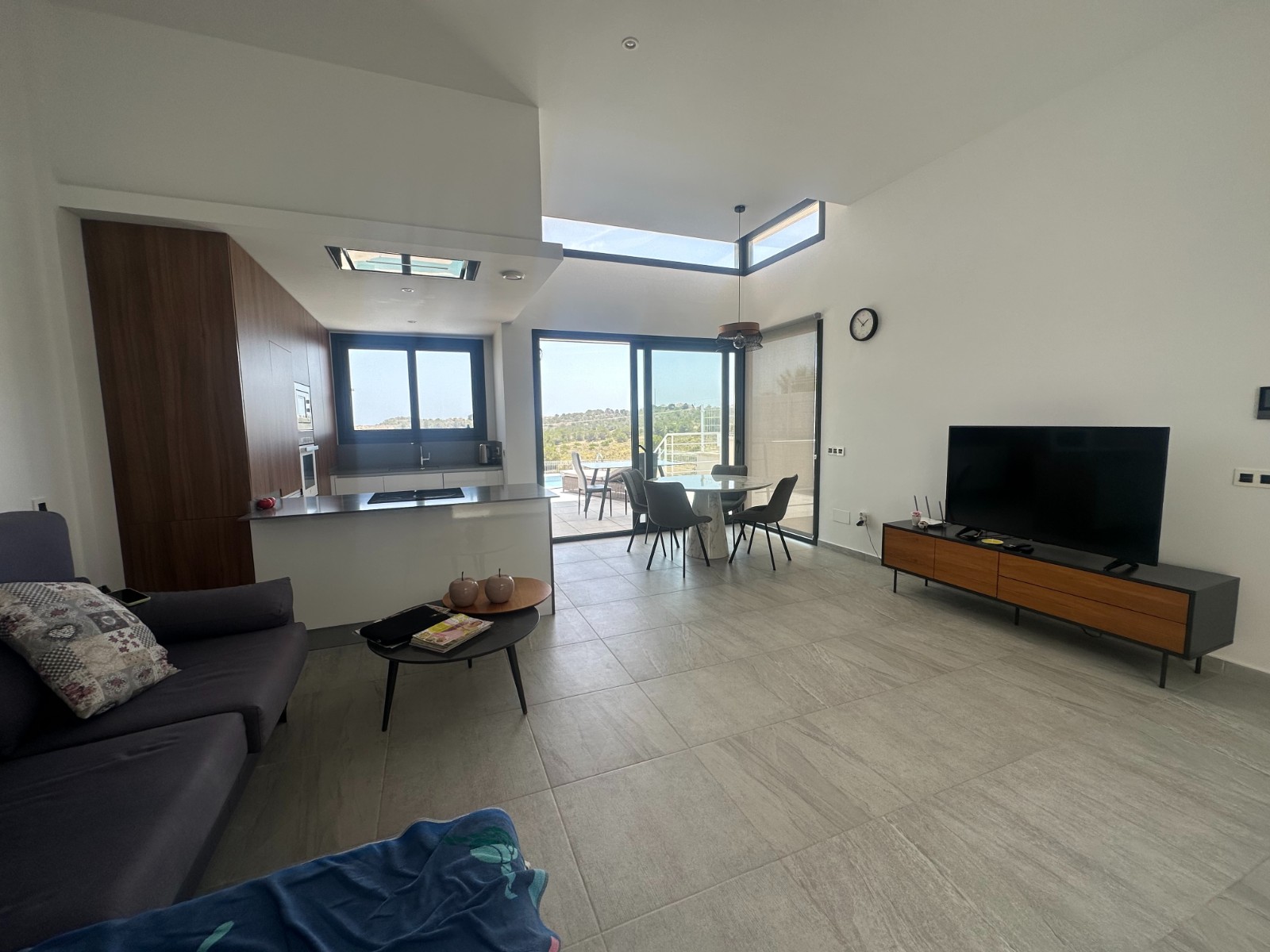 5-Bedroom Villa in Pueblo, San Miguel de Salinas - Image 48