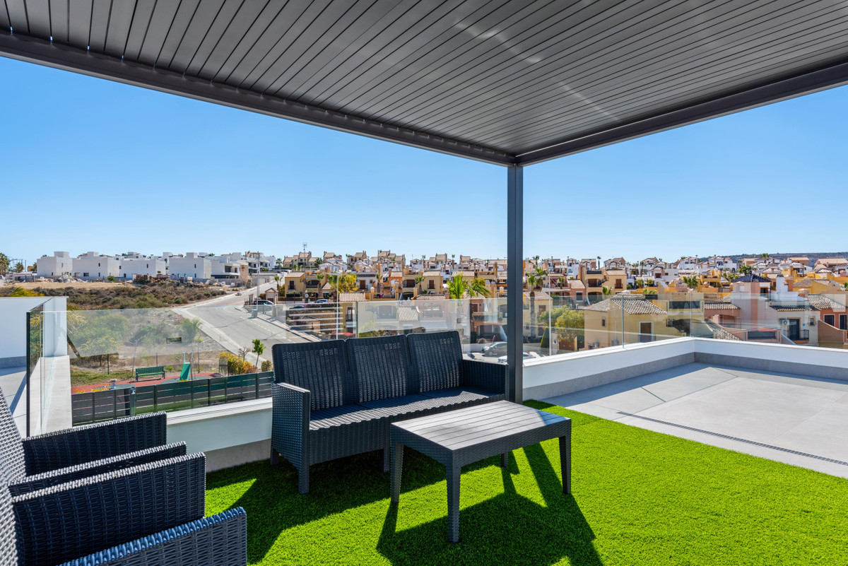 3-Bedroom Detached House in Algorfa - Image 15