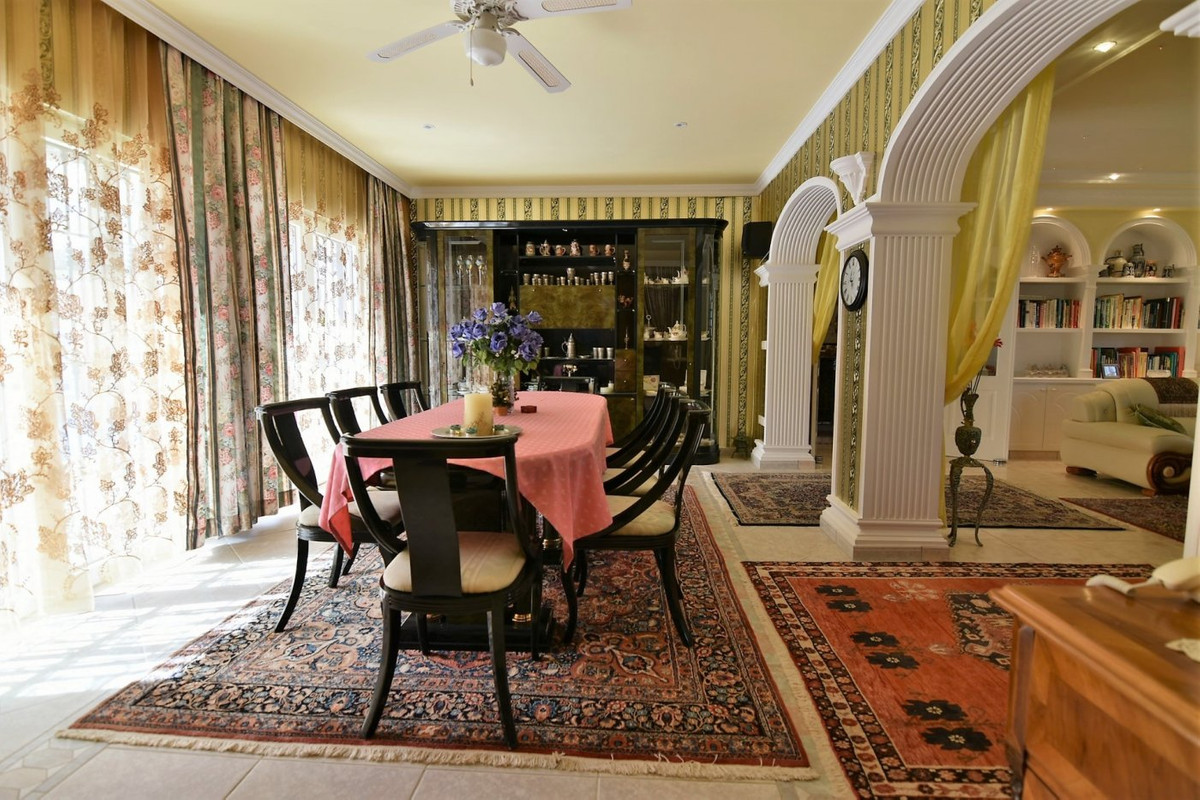 5-Bedroom Detached House in  Calpe - Image 8