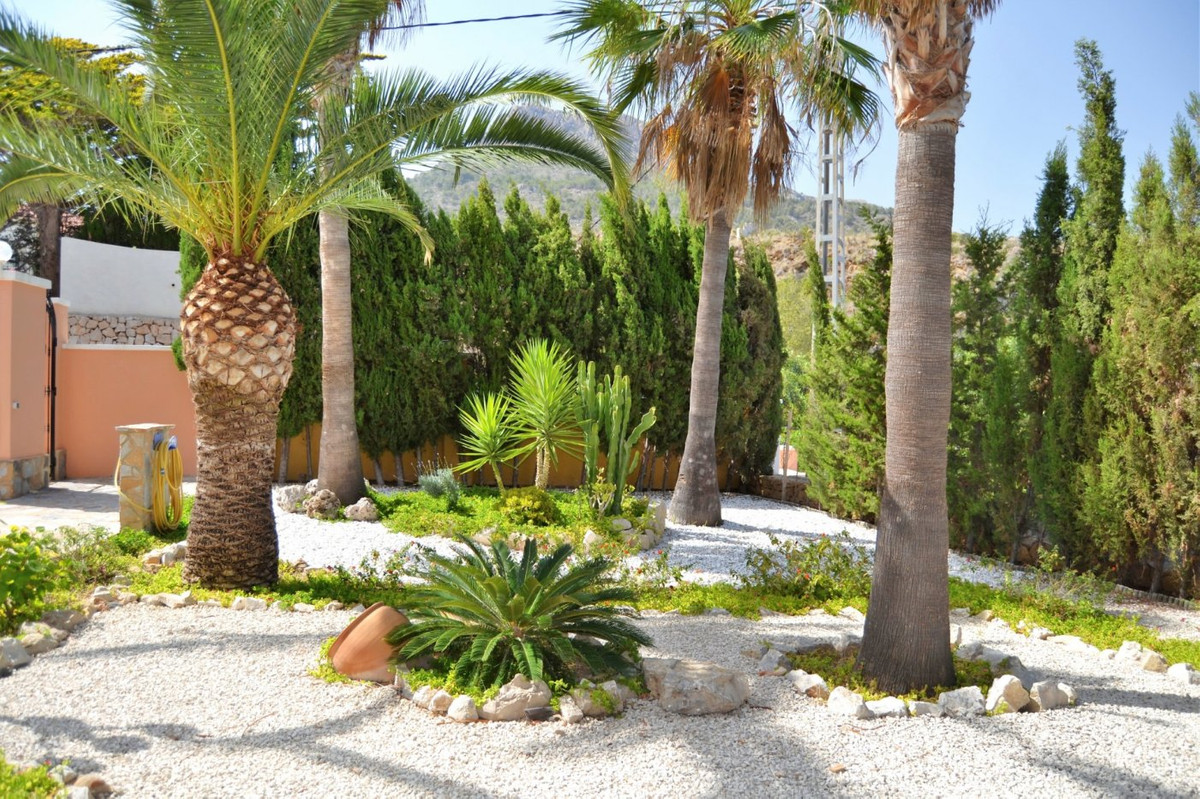 5-Bedroom Detached House in  Calpe - Image 2