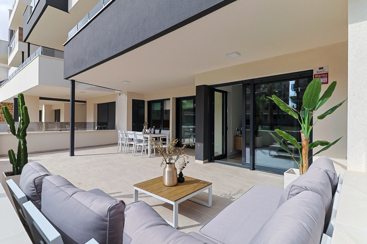 Benedenwoning met 2 Slaapkamers in Los Altos, Orihuela Co... - Image 1