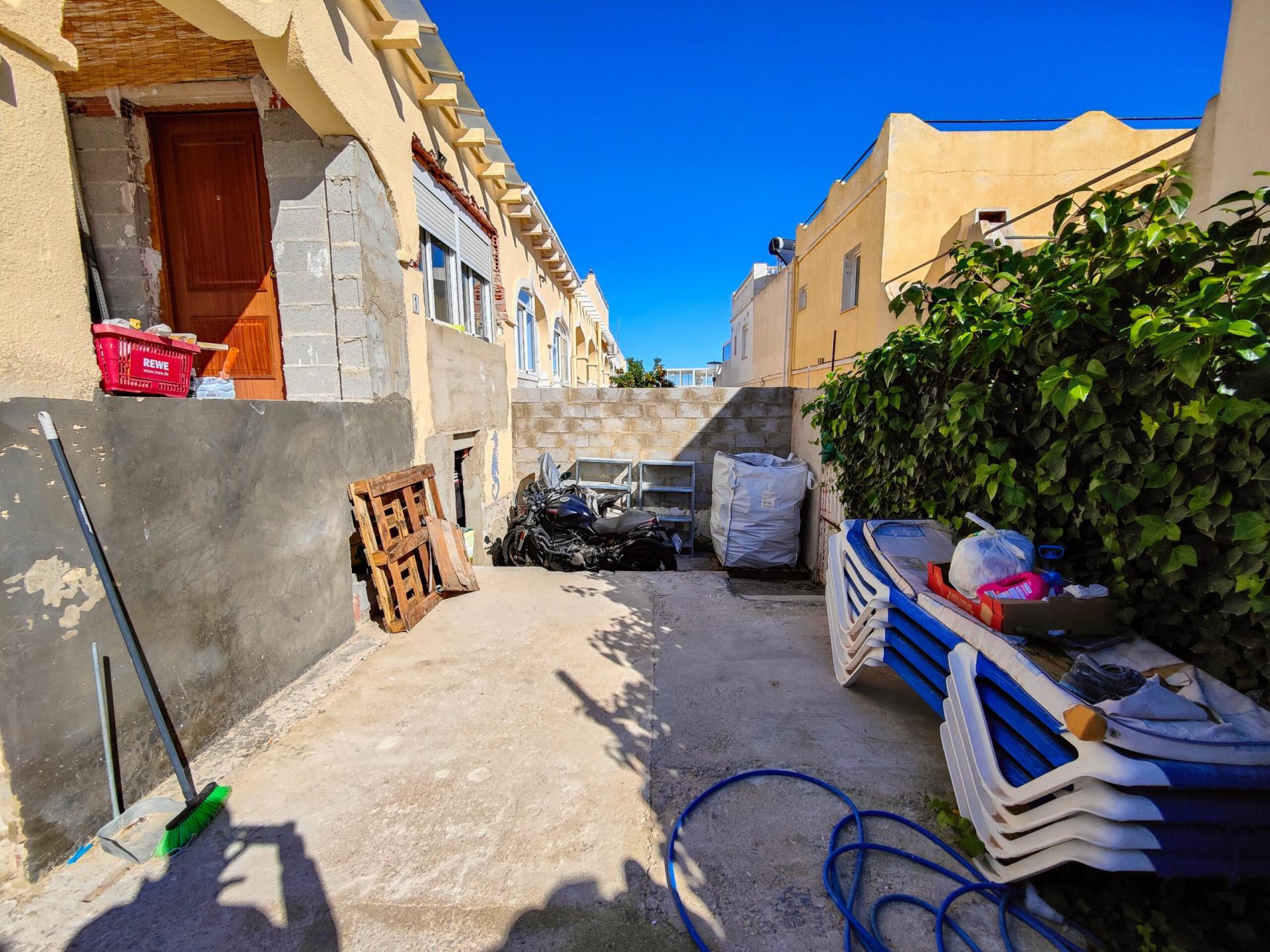 4-Bedroom House in San Miguel de Salinas - Image 13