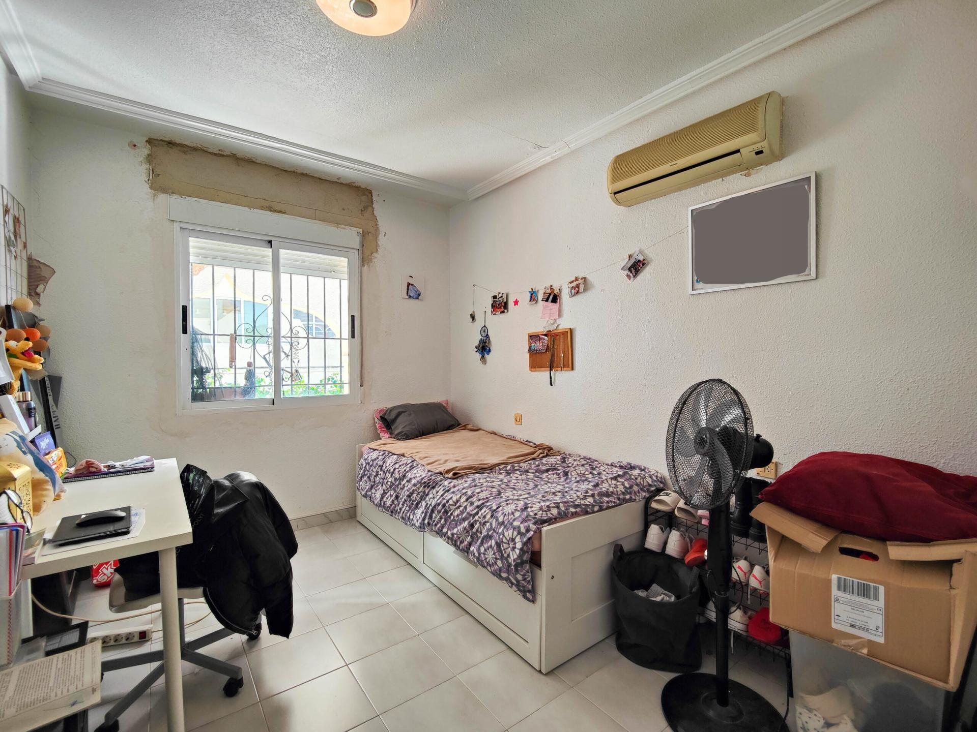 4-Bedroom House in San Miguel de Salinas - Image 25