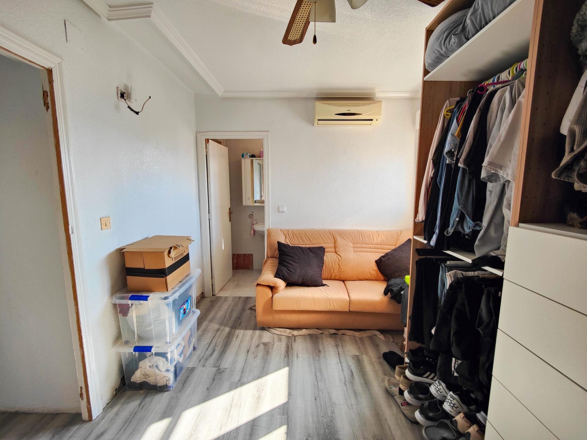 4-Bedroom House in San Miguel de Salinas - Image 36