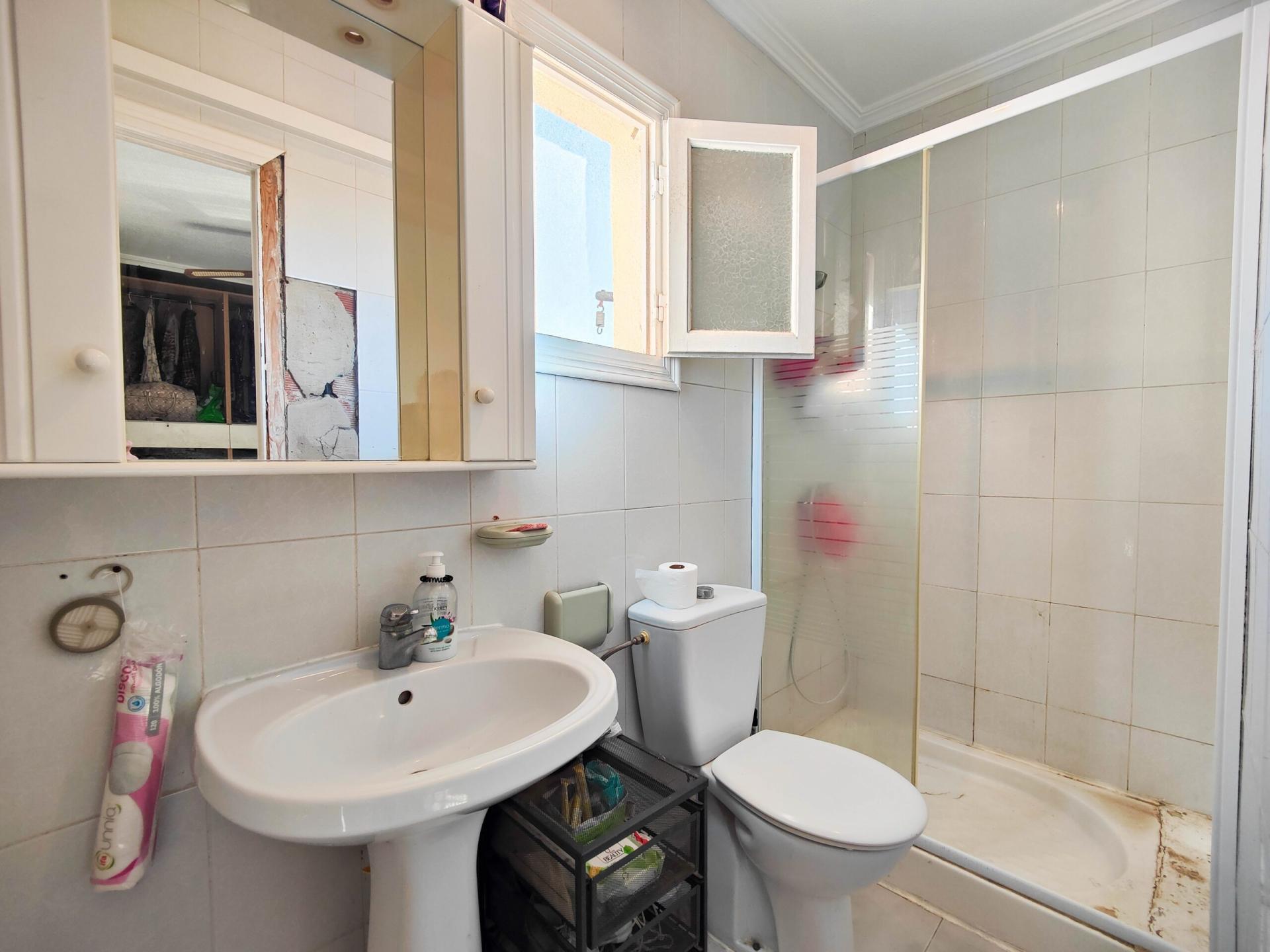 4-Bedroom House in San Miguel de Salinas - Image 37