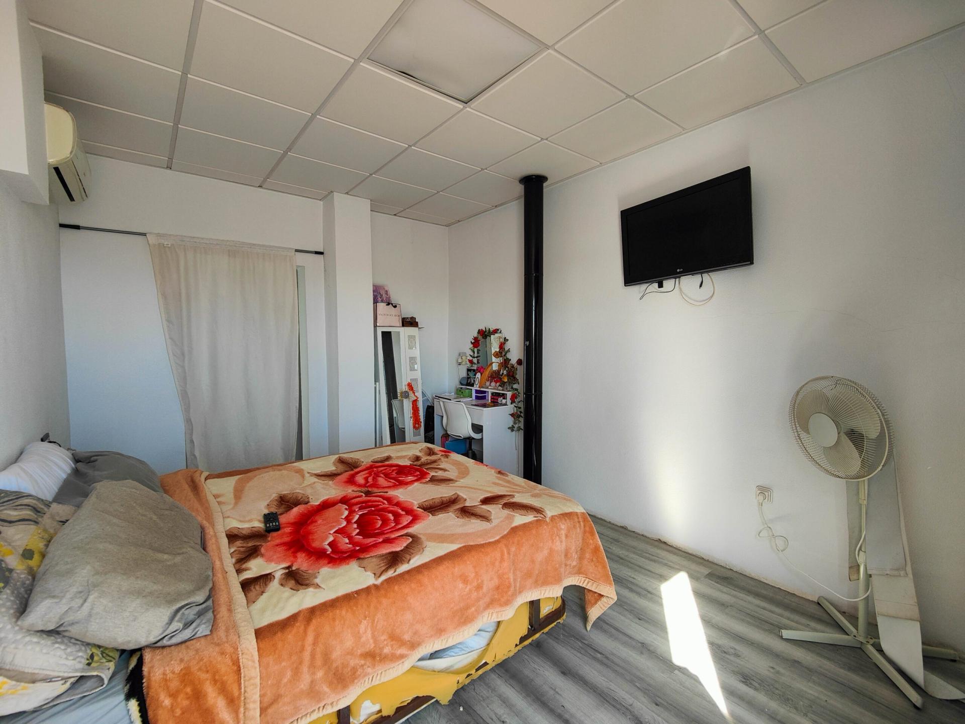 4-Bedroom House in San Miguel de Salinas - Image 38