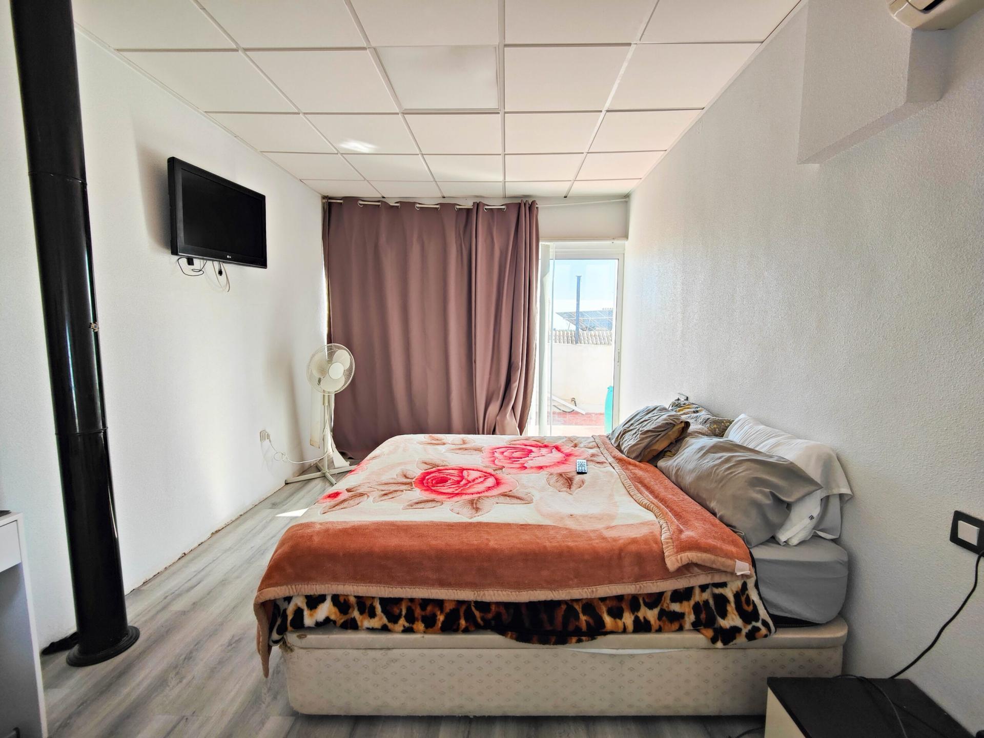 4-Bedroom House in San Miguel de Salinas - Image 39