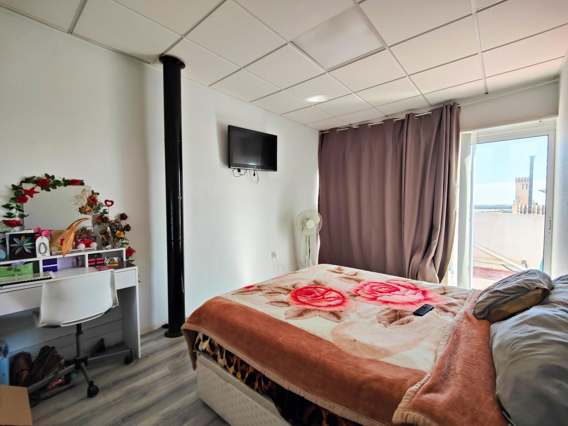 4-Bedroom House in San Miguel de Salinas - Image 40