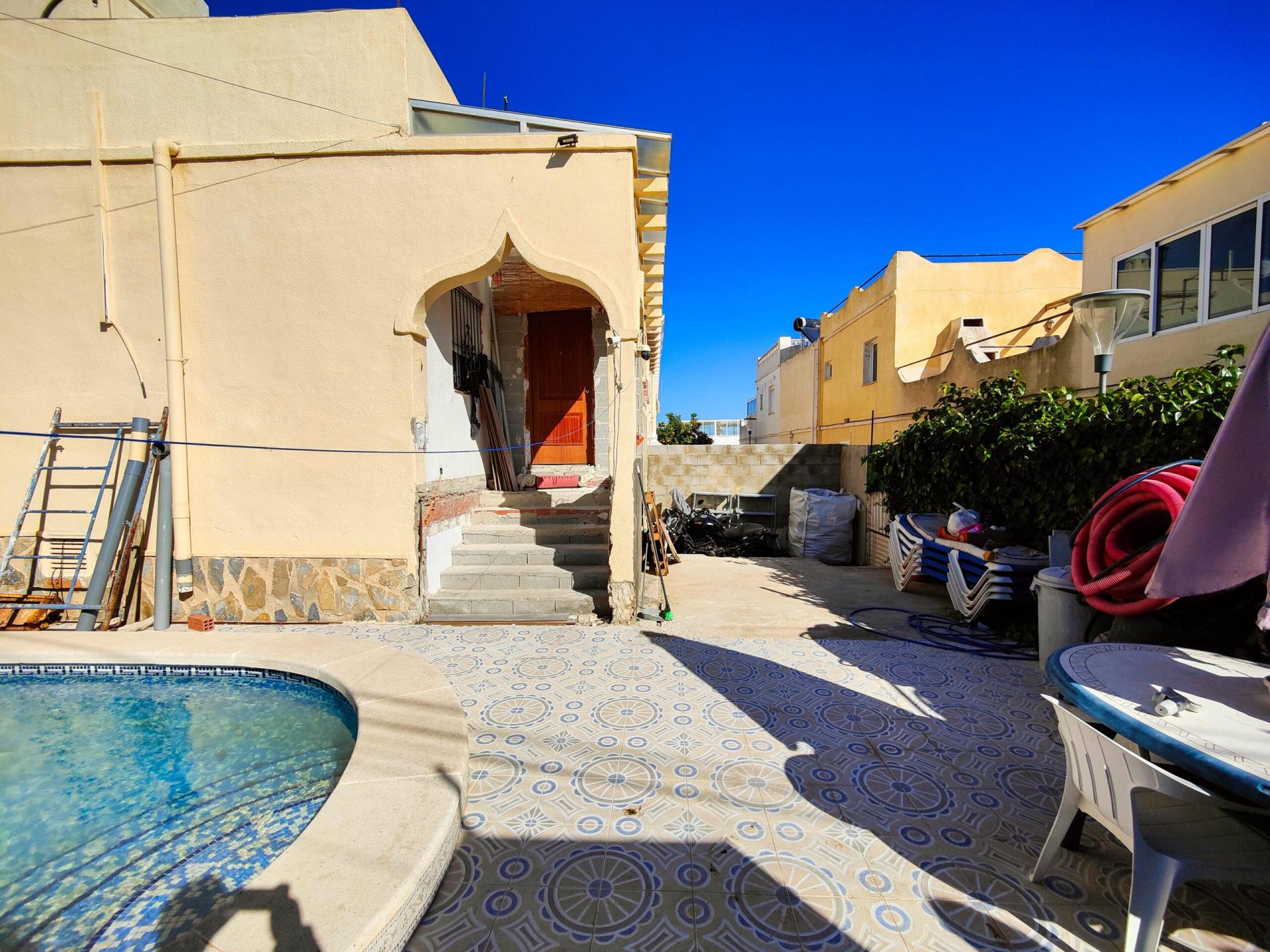 4-Bedroom House in San Miguel de Salinas - Image 5