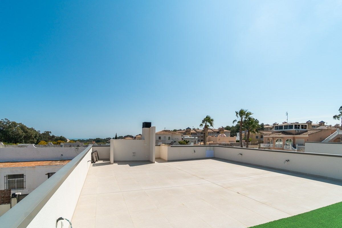 3-Bedroom Villa in San Miguel de Salinas - Image 29