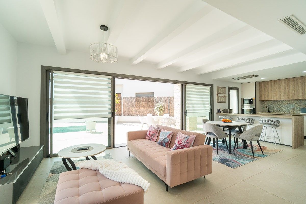 3-Bedroom Villa in San Miguel de Salinas - Image 3