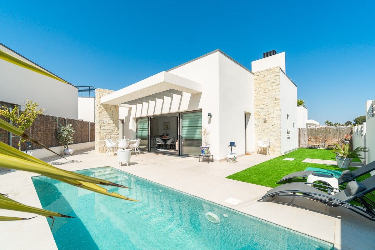 3-Bedroom Villa in San Miguel de Salinas - Image 30