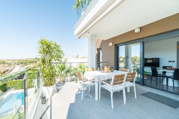 Ático de 3 Dormitorios en Villamartín-las Filipinas, Orihuela Costa