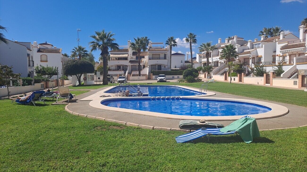 2-Bedroom House in Villamartín-las Filipinas, Orihuela Costa - Image 2