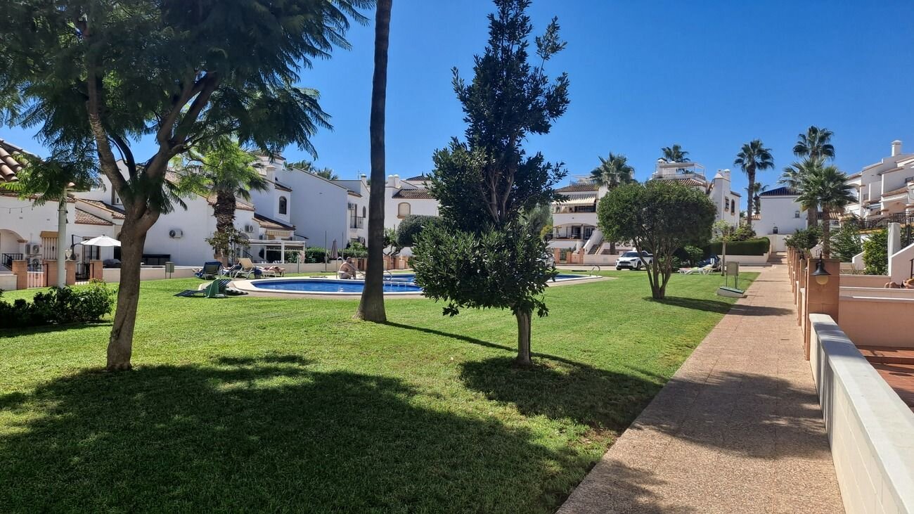 2-Bedroom House in Villamartín-las Filipinas, Orihuela Costa - Image 36