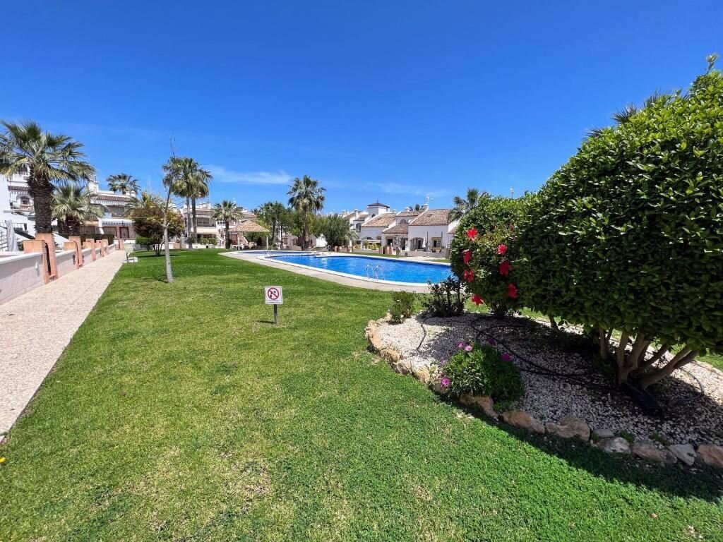 2-Bedroom House in Villamartín-las Filipinas, Orihuela Costa - Image 39