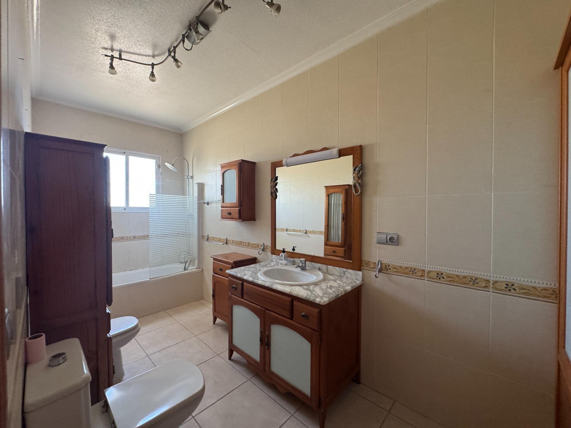 4-Bedroom Country House in Dolores - Image 19