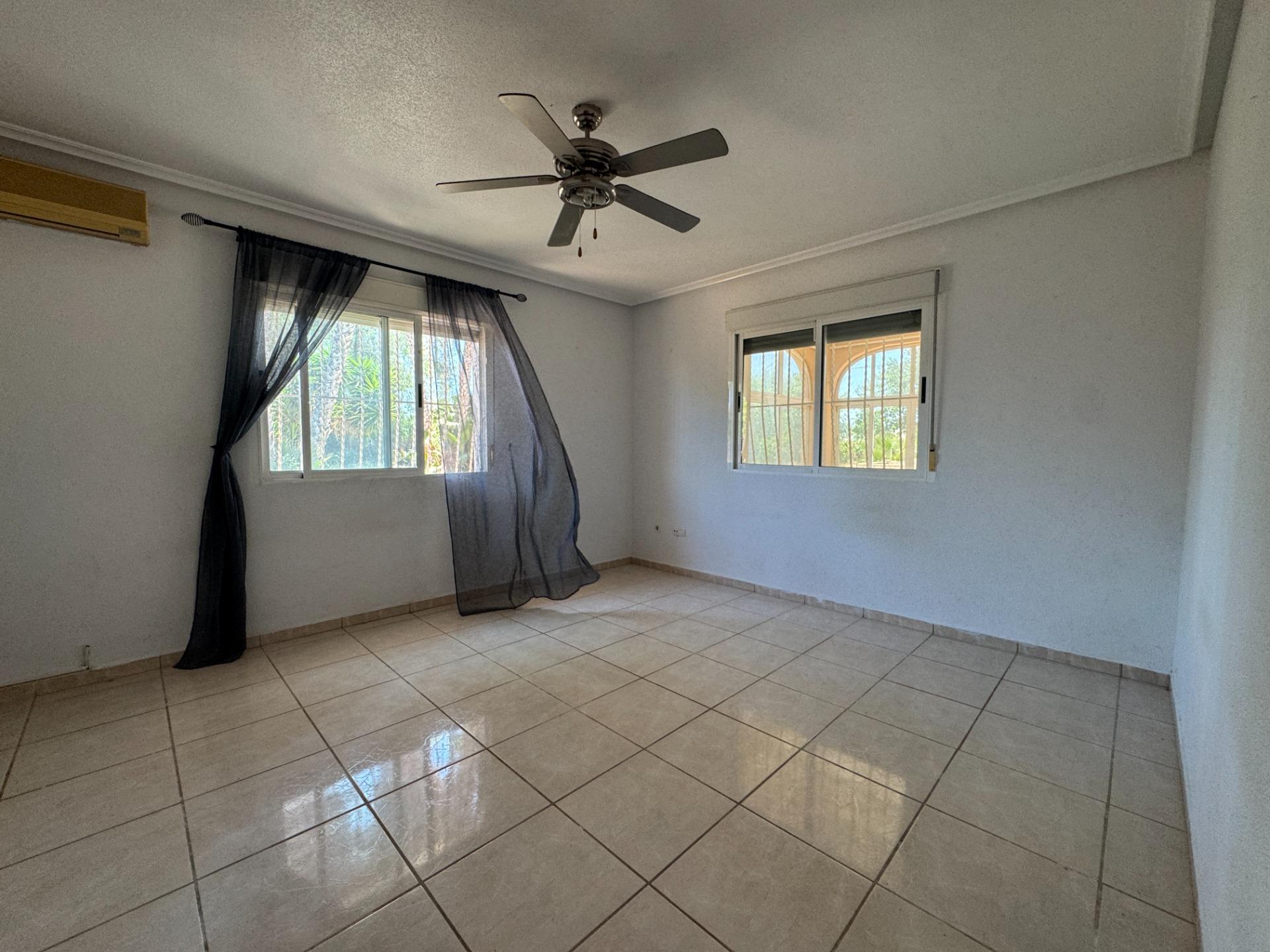 4-Bedroom Country House in Comunidad Valenciana, Dolores - Image 21