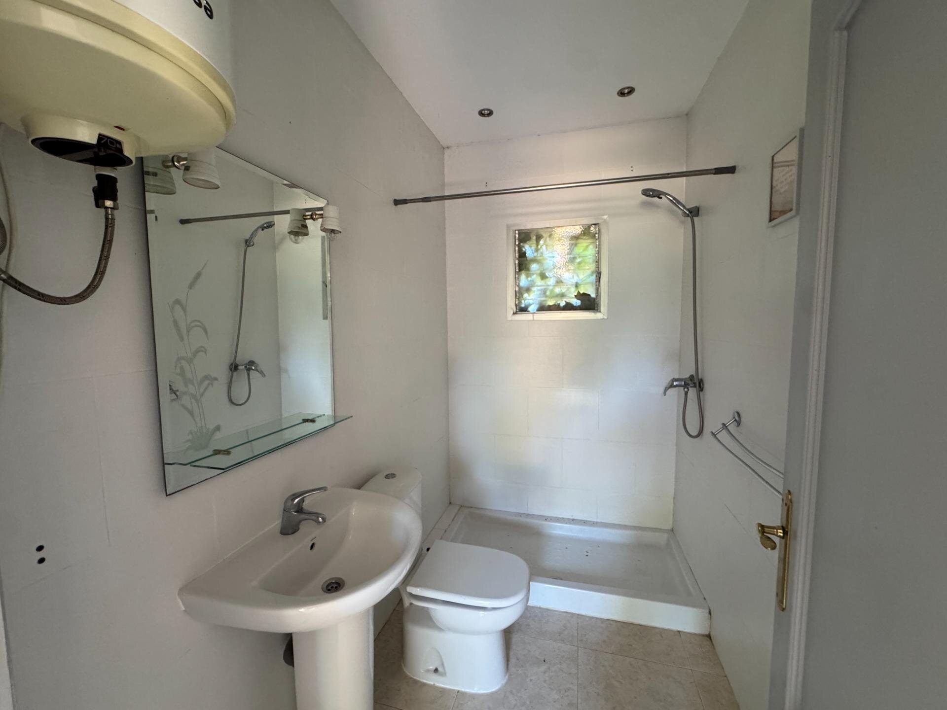 4-Bedroom Country House in Dolores - Image 23
