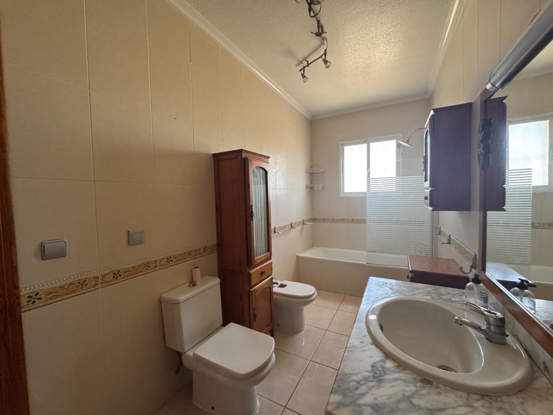 4-Bedroom Country House in Dolores - Image 31