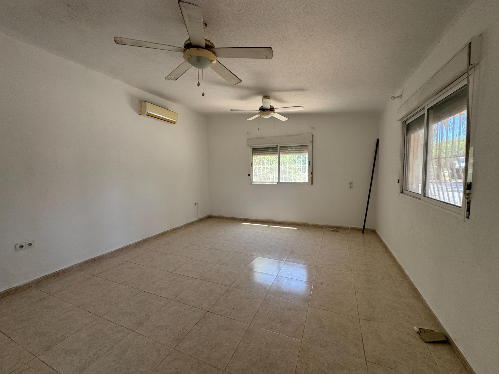 4-Bedroom Country House in Dolores - Image 39