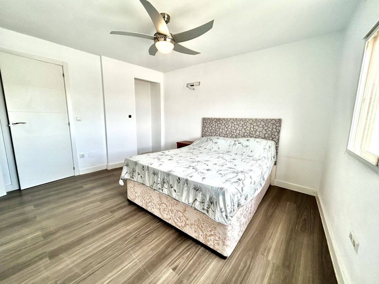 8-Bedroom Villa in Pueblo 8, Los Montesinos - Image 16