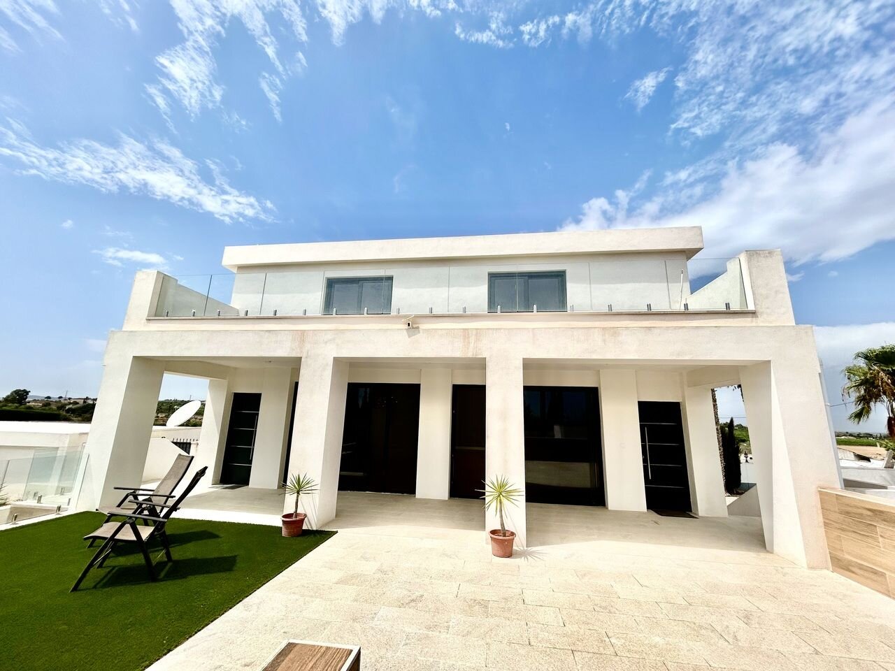 8-Bedroom Villa in Pueblo 8, Los Montesinos - Image 2