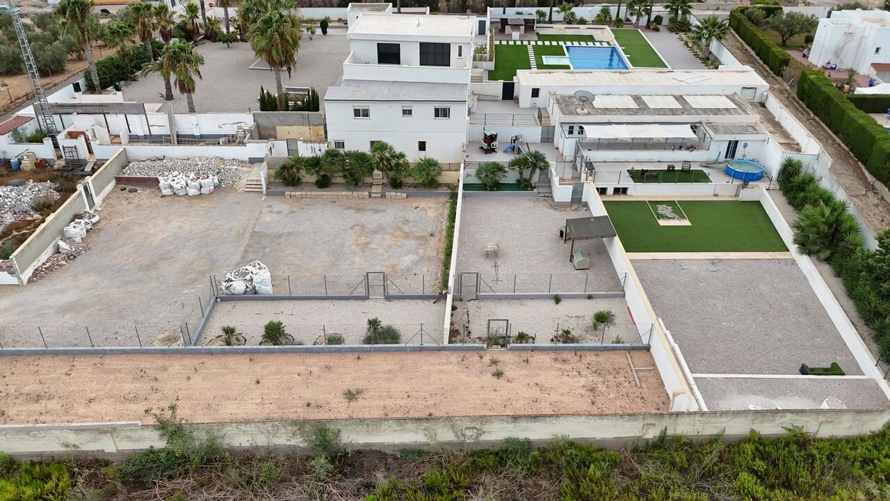 8-Bedroom Villa in Pueblo 8, Los Montesinos - Image 40