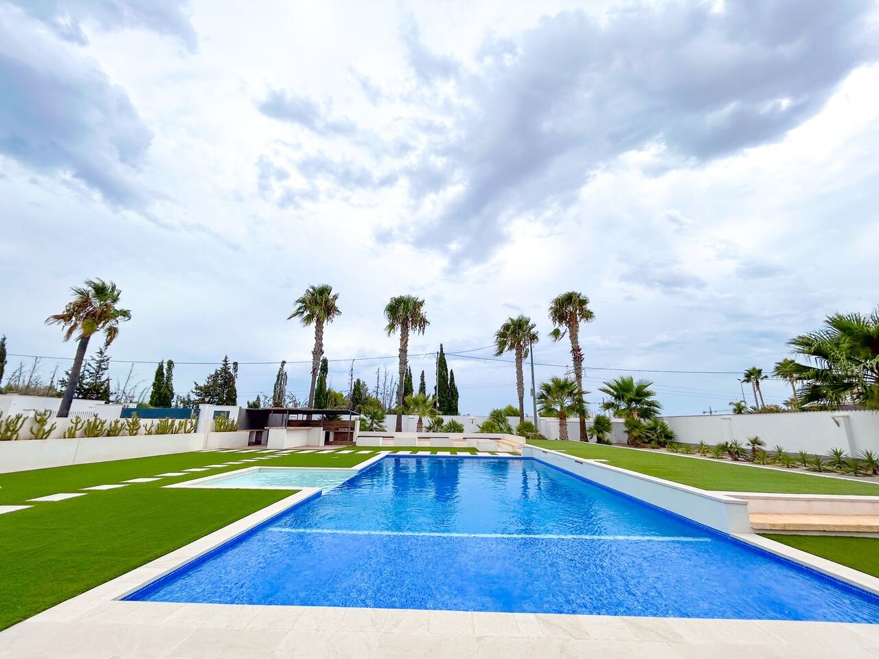 8-Bedroom Villa in Pueblo 8, Los Montesinos - Image 5