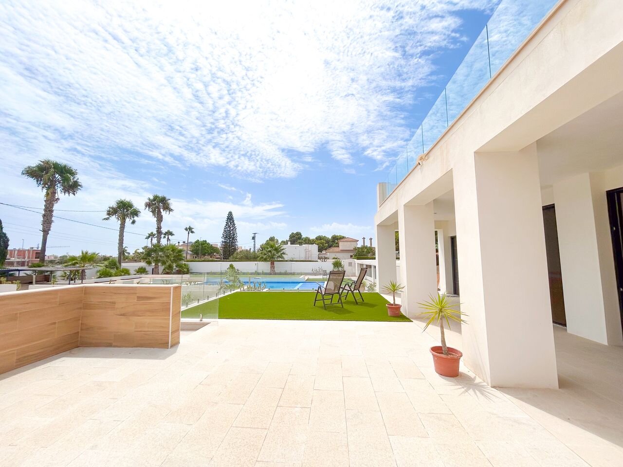 8-Bedroom Villa in Pueblo 8, Los Montesinos - Image 6