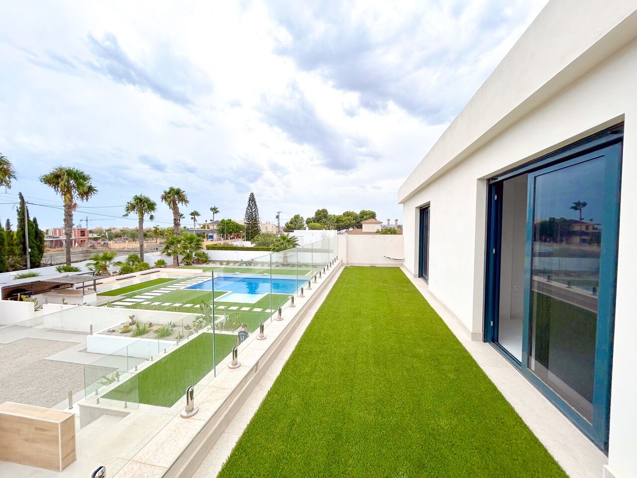 8-Bedroom Villa in Pueblo 8, Los Montesinos - Image 7