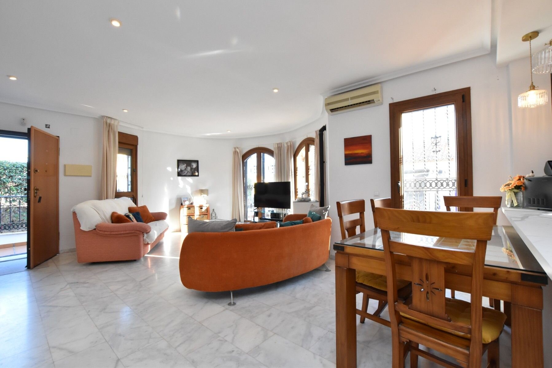 3-Bedroom Villa in Comunidad Valenciana, Algorfa - Image 11