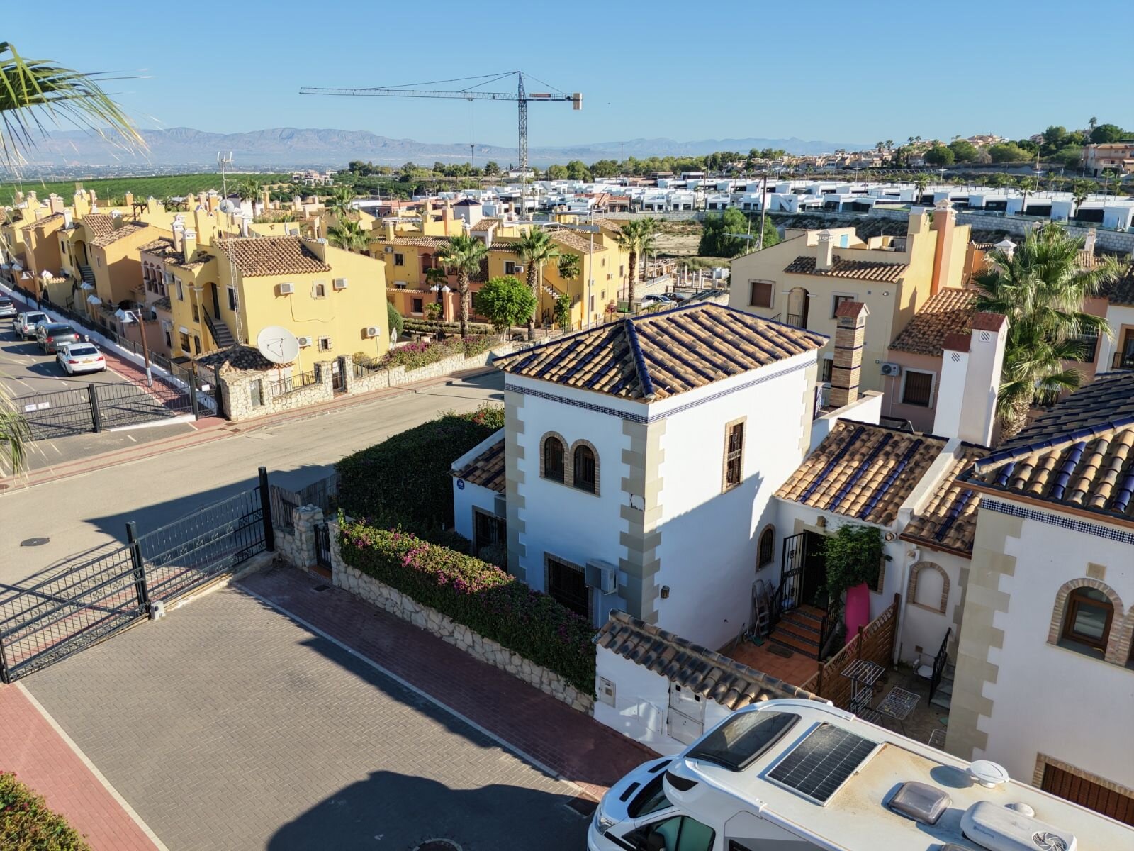 3-Bedroom Villa in Comunidad Valenciana, Algorfa - Image 2