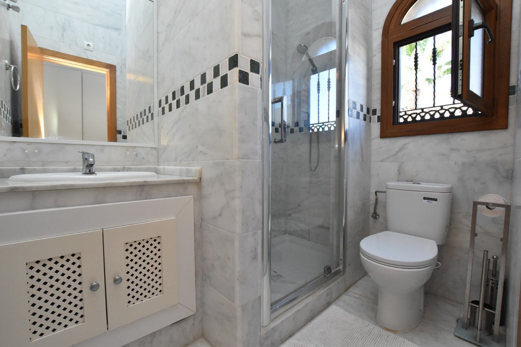 3-Bedroom Villa in Comunidad Valenciana, Algorfa - Image 20