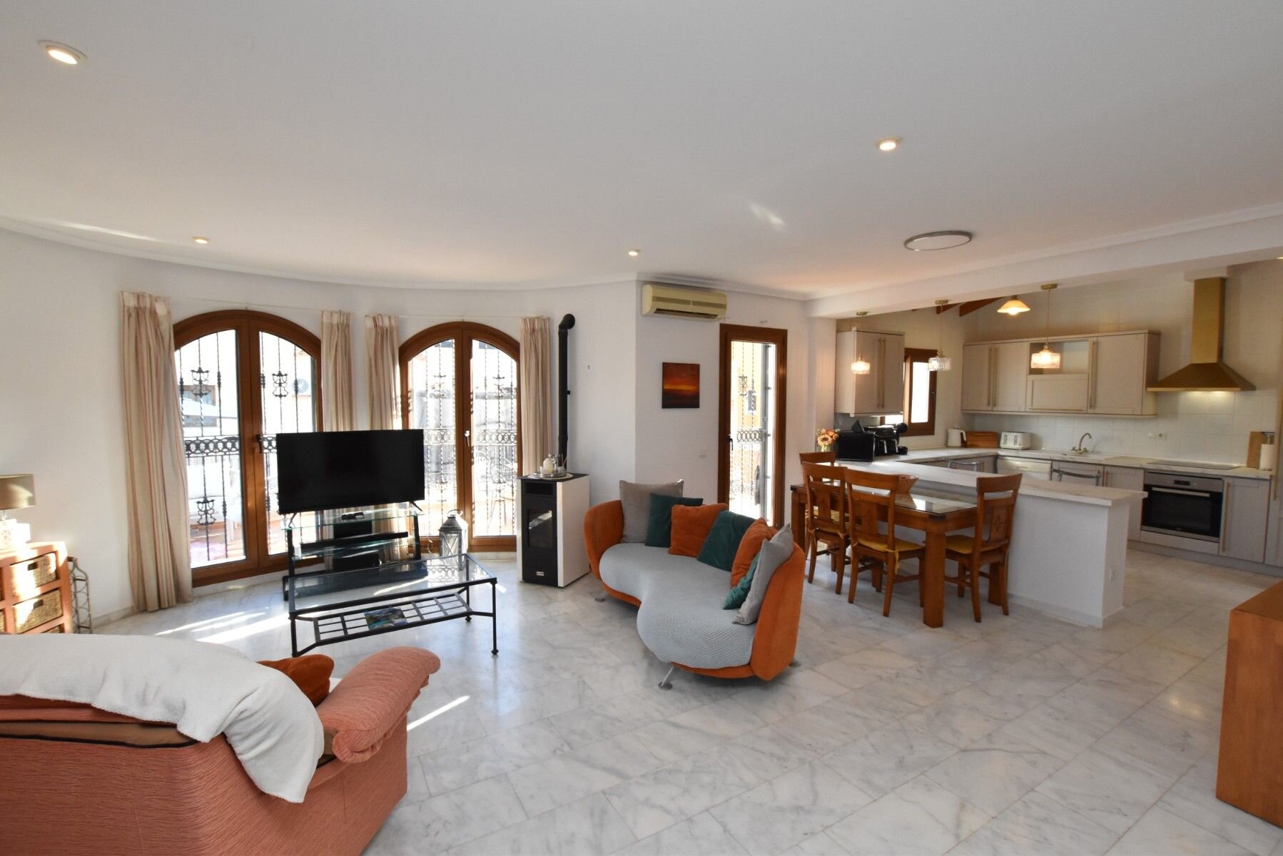 3-Bedroom Villa in Comunidad Valenciana, Algorfa - Image 23