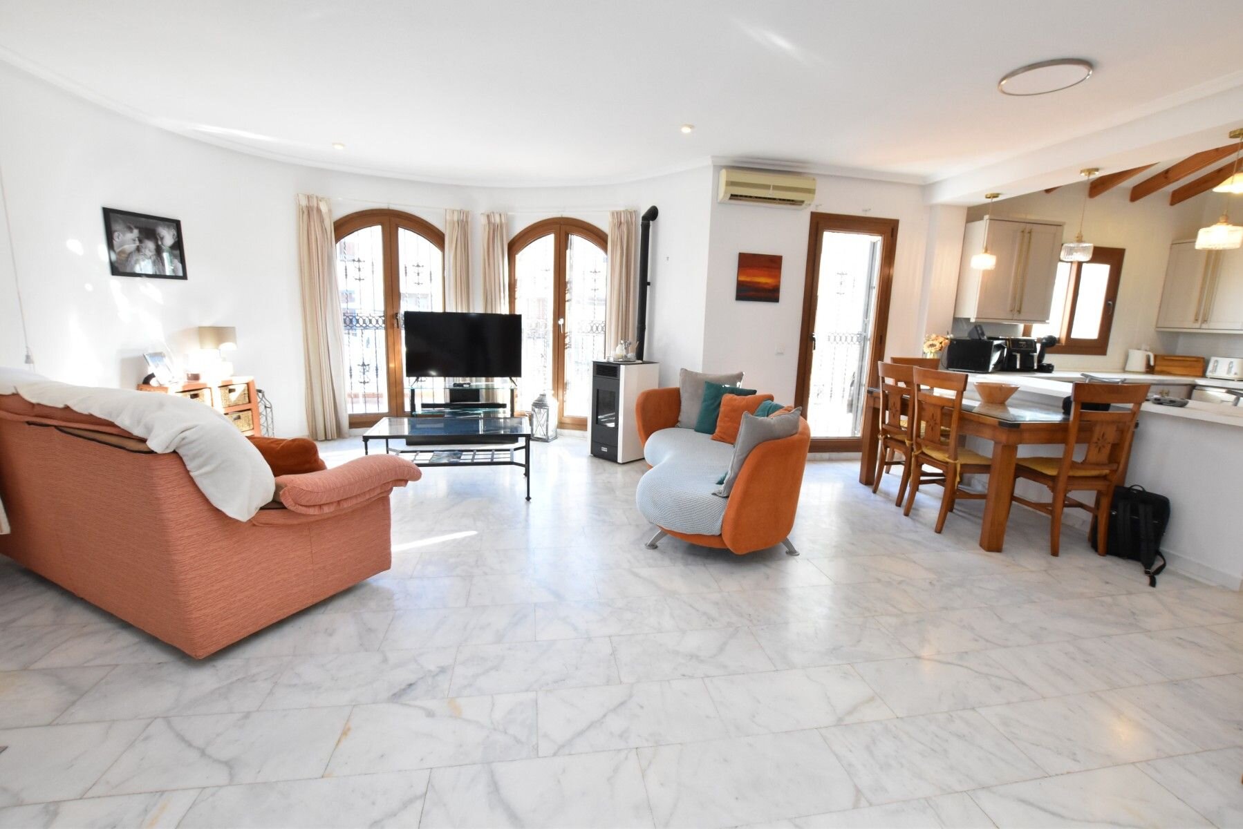3-Bedroom Villa in Comunidad Valenciana, Algorfa - Image 3