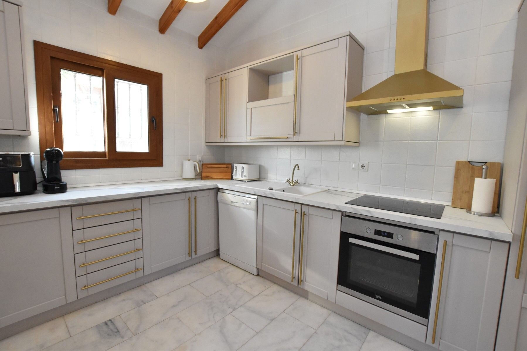 3-Bedroom Villa in Comunidad Valenciana, Algorfa - Image 9