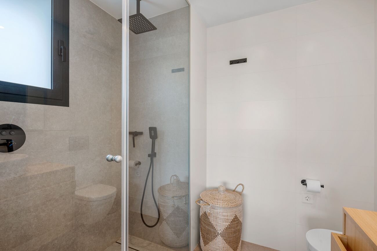2-Bedroom Apartment in Lomas de Cabo Roig, Orihuela Costa - Image 10