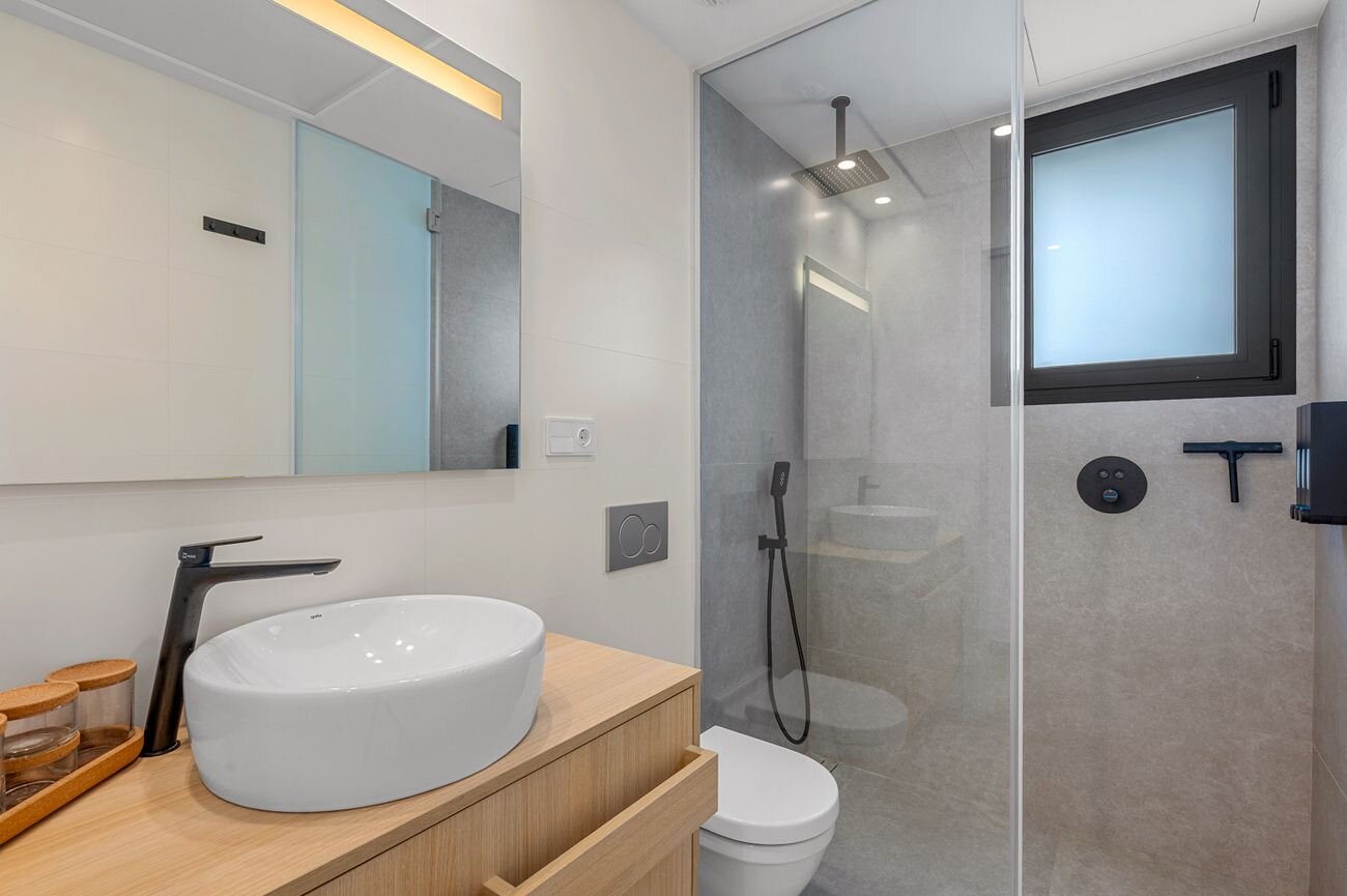 2-Bedroom Apartment in Lomas de Cabo Roig, Orihuela Costa - Image 12