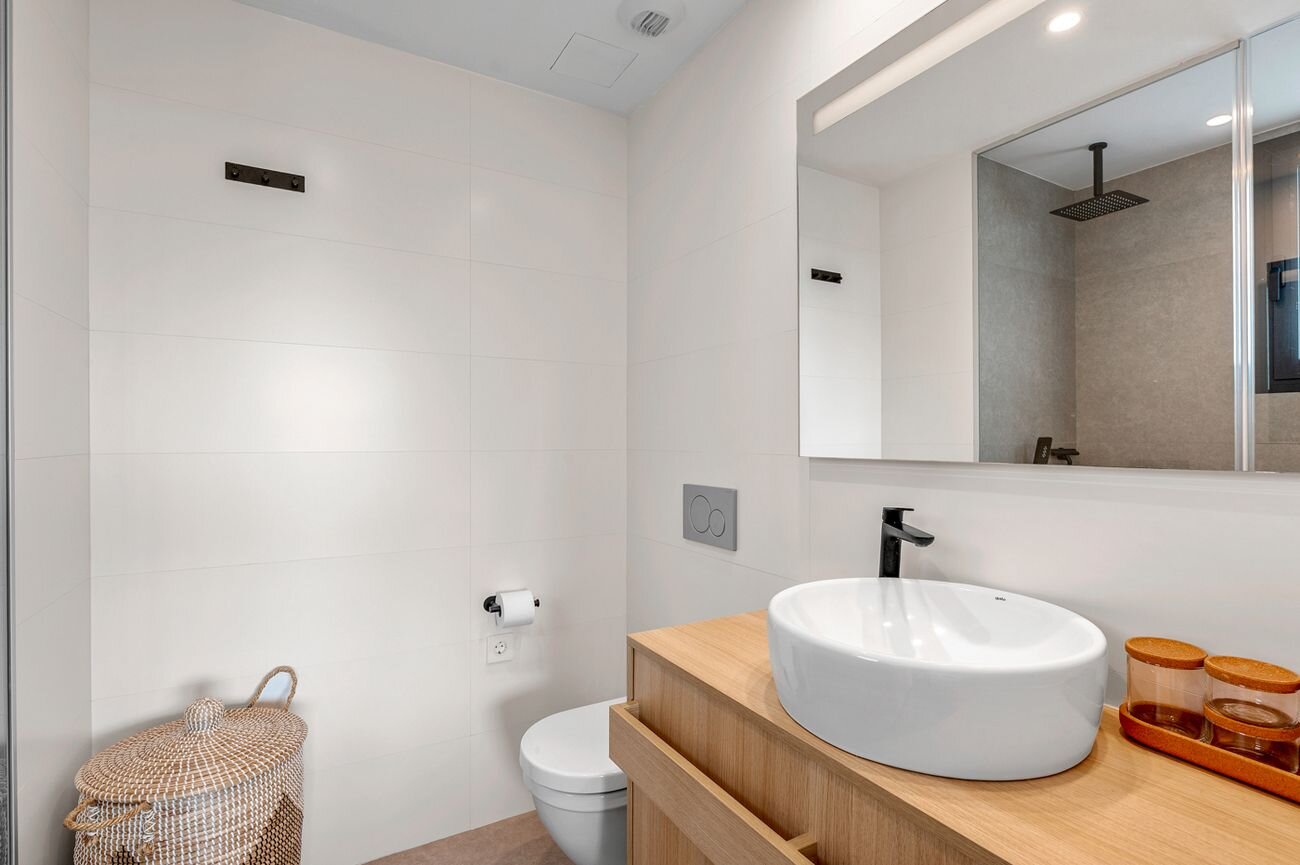 2-Bedroom Apartment in Lomas de Cabo Roig, Orihuela Costa - Image 9