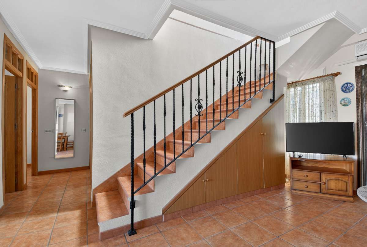 5-Bedroom Villa in Lo Pagan - Image 11