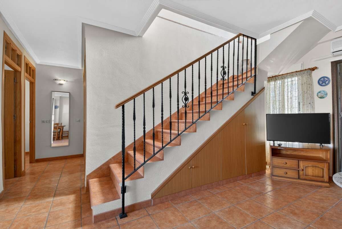 5-Bedroom Villa in Lo Pagan - Image 11
