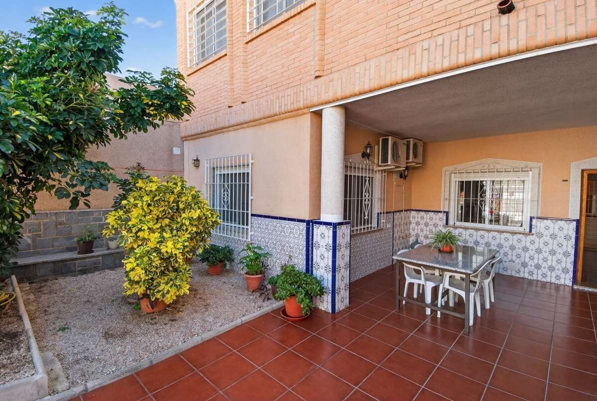 5-Bedroom Villa in Lo Pagan - Image 2