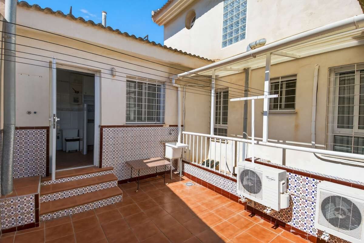 5-Bedroom Villa in Lo Pagan - Image 20