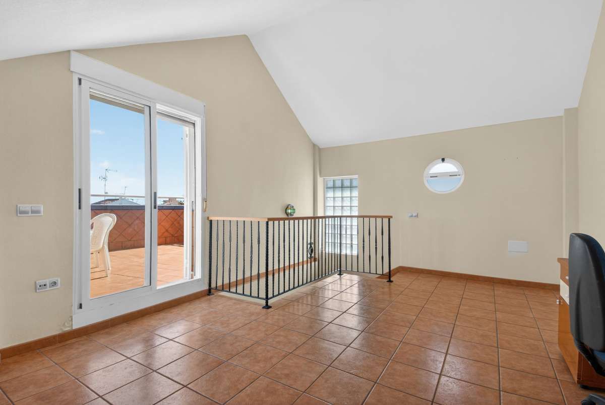 5-Bedroom Villa in Lo Pagan - Image 3