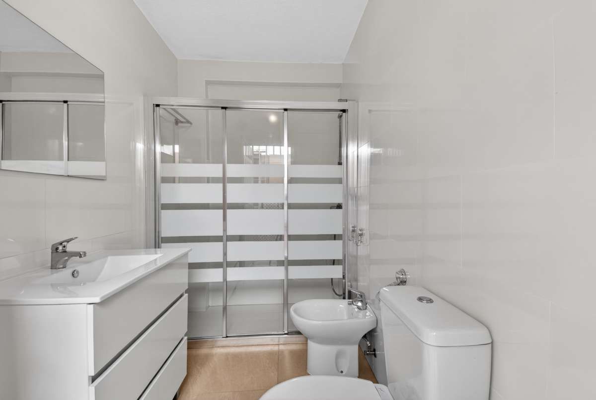 5-Bedroom Villa in Lo Pagan - Image 33