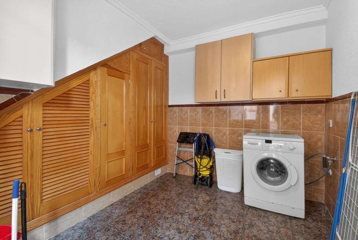 5-Bedroom Villa in Lo Pagan - Image 34