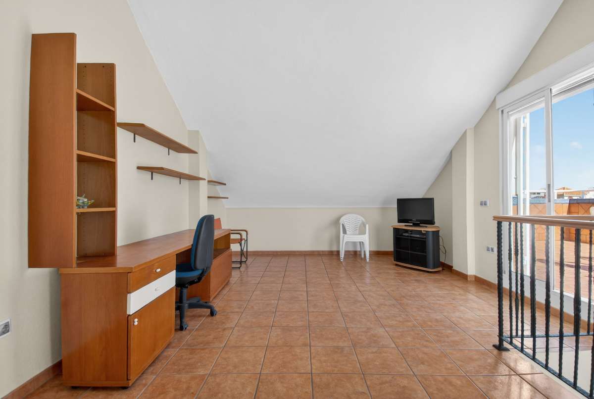 5-Bedroom Villa in Lo Pagan - Image 7