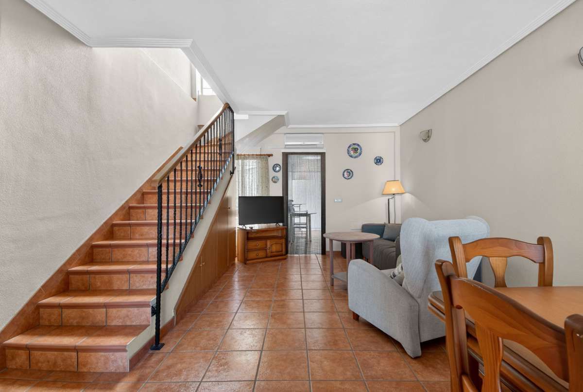 5-Bedroom Villa in Lo Pagan - Image 9