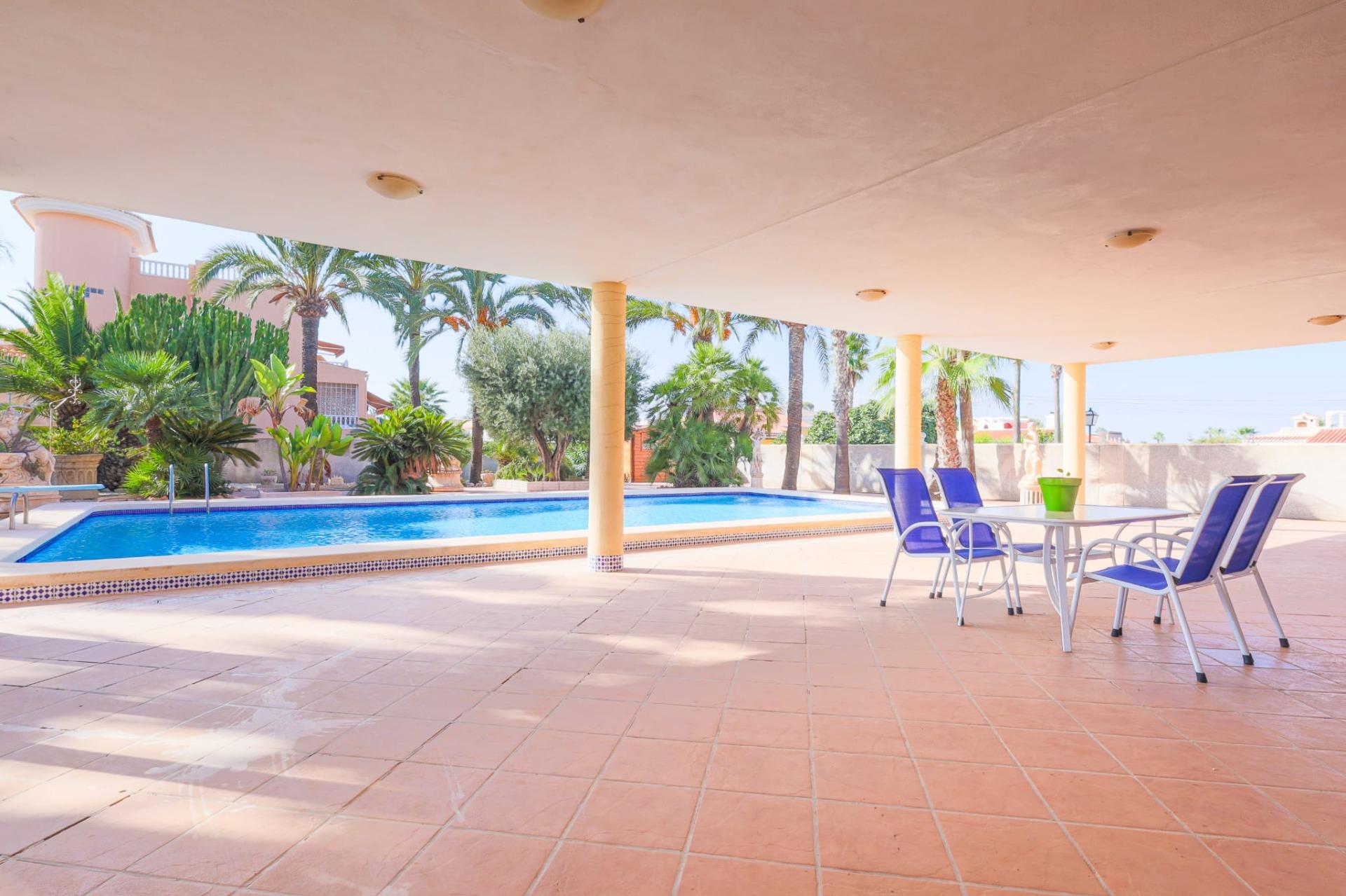 6-Bedroom Luxury Villa in Torrevieja - Image 10